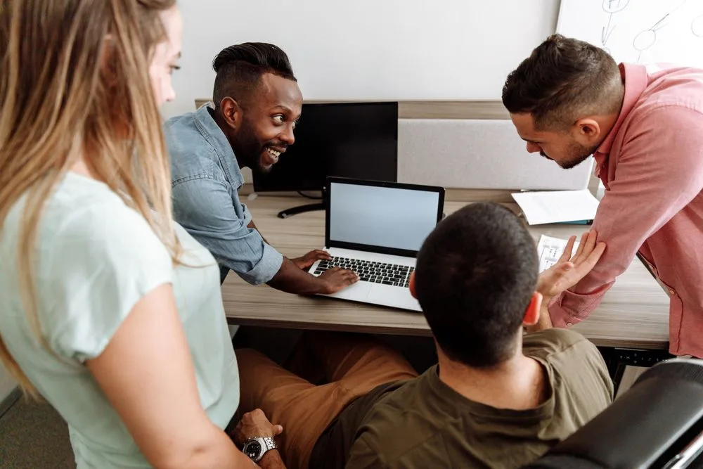 Profissional utilizando o ERP iLabs